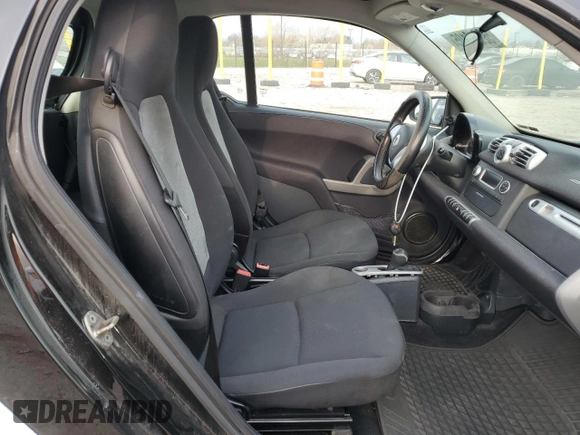 2014 Smart fortwo Pure z VIN WMEEJ3BA0EK757231, wystawiony jako Copart lot #52346105 z przebiegiem 142 976 mil mil oraz Czysty tytuł • Clean title. Historia ofert i sprzedaży dostępna na DreamBid. Obrazek 10.