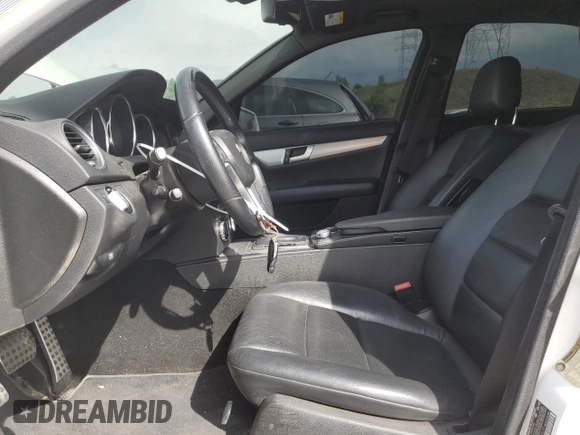 2013 Mercedes-Benz C 300 Sport с VIN WDDGF8ABXDR286670, выставлен на аукционе Copart как лот 61009525 с пробегом 125 791 миль миль и Списание • Salvage title. История ставок и продаж доступна на DreamBid. Изображение 7.