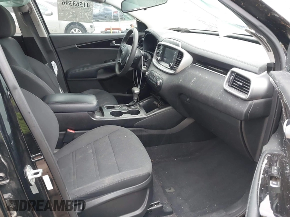 2019 Kia Sorento L with VIN 5XYPG4A33KG534780, listed as a IAAI auction lot 41563396 with 49,468 mi miles. Bid and sale history available at carsss.com. Image 5.
