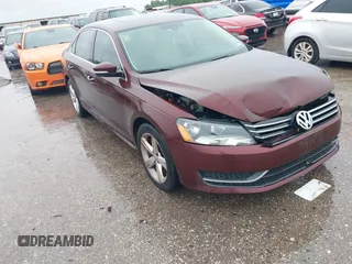 2013 Volkswagen Passat SE z VIN 1VWBH7A36DC136315, wystawiony jako IAAI lot #42377601 z przebiegiem 232 384 mil mil oraz . Historia ofert i sprzedaży dostępna na DreamBid. Obrazek 1.