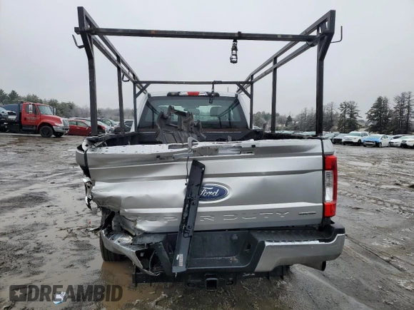 2019 Ford F-250 XL z VIN 1FT7X2B61KEF55620, wystawiony jako Copart lot #44321215 z przebiegiem 105 823 mil mil oraz Szkoda całkowita • Salvage title. Historia ofert i sprzedaży dostępna na DreamBid. Obrazek 6.