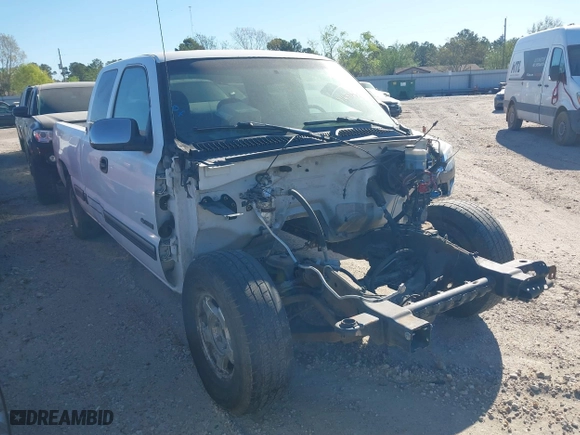 2000 Chevrolet Silverado 1500 LS with VIN 1GCEC19T8YZ221434, listed as a IAAI auction lot 41681257 with 1 mi miles. Bid and sale history available at carsss.com. Image 1.