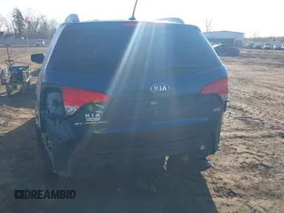 2015 Kia Sorento LX with VIN 5XYKT4A70FG564933, listed as a IAAI auction lot 41791941 with 136,573 mi miles. Bid and sale history available at carsss.com. Image 6.