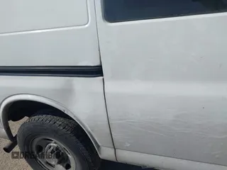 2014 Chevrolet Express Cargo z VIN 1GCWGFCA4E1212687, wystawiony jako IAAI lot #42108018 z przebiegiem 259 074 mil mil oraz . Historia ofert i sprzedaży dostępna na DreamBid. Obrazek 6.