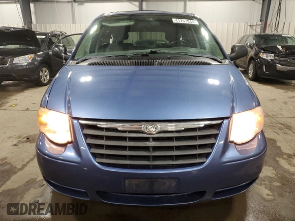 2007 Chrysler Town & Country LWB Touring with VIN 2A4GP54L57R158372, listed as a Copart auction lot 41767945 with 179,374 mi miles and Salvage Title. Bid and sale history available at carsss.com. Image 5.