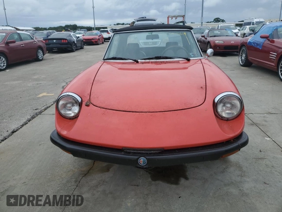 1975 Alfa Romeo Spider z VIN AR3047546, wystawiony jako Copart lot #74561034 z przebiegiem 59 884 mil mil oraz Szkoda całkowita • Salvage title. Historia ofert i sprzedaży dostępna na DreamBid. Obrazek 5.