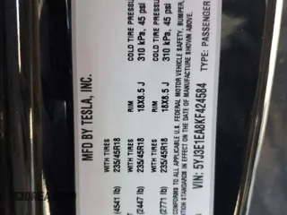 2019 Tesla Model 3 Mid Range z VIN 5YJ3E1EA8KF424584, wystawiony jako Copart lot #51331635 z przebiegiem 87 355 mil mil oraz Szkody całkowita. Historia ofert i sprzedaży dostępna na DreamBid. Obrazek 14.