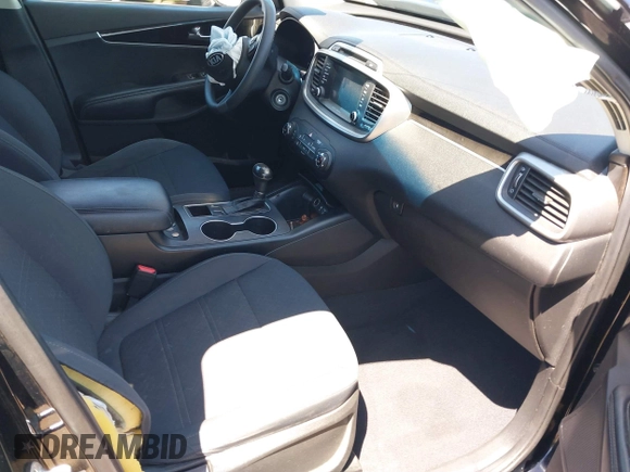2018 Kia Sorento LX with VIN 5XYPG4A30JG347530, listed as a IAAI auction lot 39296923 with 73,096 mi miles. Bid and sale history available at carsss.com. Image 5.