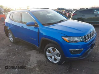 2020 Jeep Compass Latitude with VIN 3C4NJDBB4LT117516, listed as a IAAI auction lot 40964239 with 30,874 mi miles. Bid and sale history available at carsss.com. Image 1.