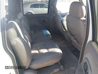 1999 GMC Suburban with VIN 3GKFK16R5XG547226, listed as a IAAI auction lot 41692781 with 189,820 mi miles. Bid and sale history available at carsss.com. Image 8.