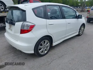 2011 Honda Fit Sport z VIN JHMGE8H51BC016707, wystawiony jako IAAI lot #42341893 z przebiegiem 326 759 mil mil oraz . Historia ofert i sprzedaży dostępna na DreamBid. Obrazek 4.