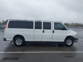 2012 Chevrolet Express Passenger 1LT with VIN 1GAZG1FG2C1158103, listed as a IAAI auction lot 40811071 with 264,063 mi miles. Bid and sale history available at carsss.com. Image 14.