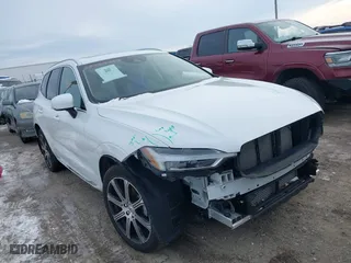 2020 Volvo XC60 Inscription with VIN YV4102RL0L1522300, listed as a IAAI auction lot 38569557 with 38,279 mi miles. Bid and sale history available at carsss.com. Image 1.