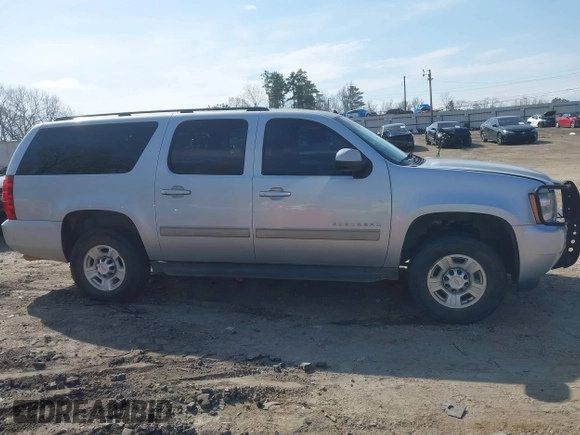 2013 Chevrolet Suburban LS z VIN 1GNWKLEGXDR305591, wystawiony jako IAAI lot #41785334 z przebiegiem 203 613 mil mil oraz . Historia ofert i sprzedaży dostępna na DreamBid. Obrazek 13.