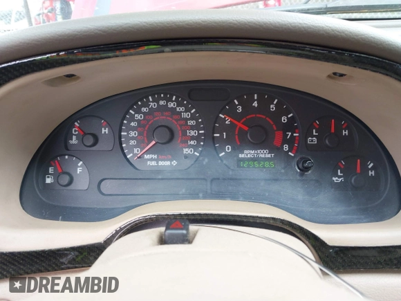 2002 Ford Mustang GT Deluxe z VIN 1FAFP45X62F165902, wystawiony jako IAAI lot #41814507 z przebiegiem 129 528 mil mil oraz . Historia ofert i sprzedaży dostępna na DreamBid. Obrazek 7.