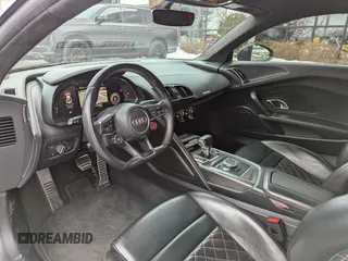 2018 Audi R8 V10 z VIN WUAEAAFX3J7900500, wystawiony jako Copart lot #45354755 z przebiegiem 33 376 mil mil oraz Czysty tytuł • Clean title. Historia ofert i sprzedaży dostępna na DreamBid. Obrazek 10.