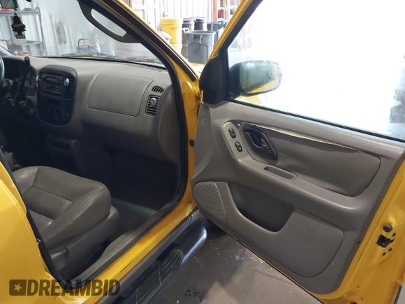 2001 Ford Escape XLT с VIN 1FMYU04131KF44245, выставлен на аукционе IAAI как лот 42273289 с пробегом 224 783 миль миль и . История ставок и продаж доступна на DreamBid. Изображение 5.