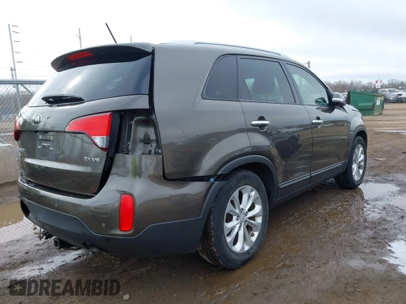 2015 Kia Sorento EX with VIN 5XYKU4A72FG621744, listed as a IAAI auction lot 41877451 with 105,898 mi miles. Bid and sale history available at carsss.com. Image 4.