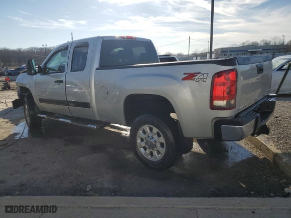 2011 GMC Sierra 2500HD SLE with VIN 1GT220CG9BZ200191, listed as a Copart auction lot 43624545 with 193,940 mi miles and Salvage Title. Bid and sale history available at carsss.com. Image 2.
