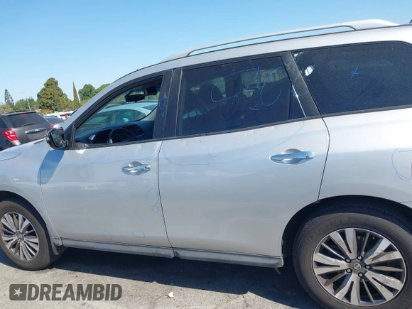 2017 Nissan Pathfinder SL z VIN 5N1DR2MNXHC669407, wystawiony jako IAAI lot #42067850 z przebiegiem 108 269 mil mil oraz . Historia ofert i sprzedaży dostępna na DreamBid. Obrazek 14.