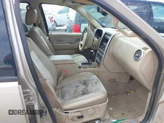 2006 Mercury Mountaineer Premier z VIN 4M2EU38896UJ20509, wystawiony jako IAAI lot #42350427 z przebiegiem 248 099 mil mil oraz . Historia ofert i sprzedaży dostępna na DreamBid. Obrazek 5.