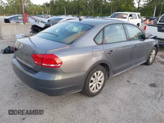 2013 Volkswagen Passat Wolfsburg Edition z VIN 1VWAP7A36DC114152, wystawiony jako IAAI lot #41911437 z przebiegiem 163 048 mil mil oraz . Historia ofert i sprzedaży dostępna na DreamBid. Obrazek 4.