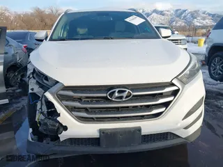 2017 Hyundai Tucson SE Plus with VIN KM8J33A44HU352769, listed as a IAAI auction lot 41106280 with 117,809 mi miles. Bid and sale history available at carsss.com. Image 12.
