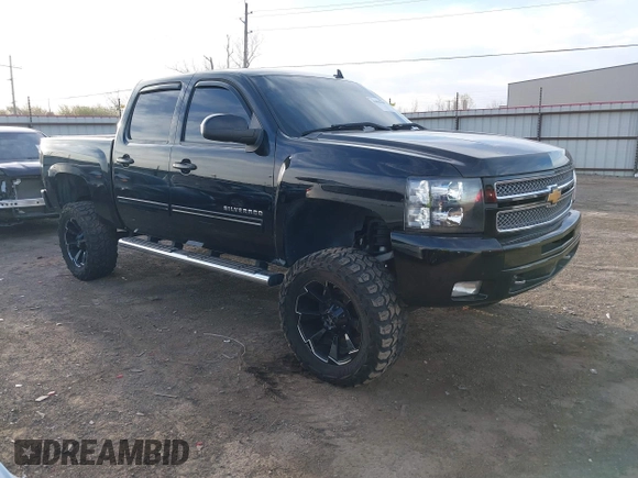 2013 Chevrolet Silverado 1500 LT with VIN 3GCPKSE78DG104750, listed as a IAAI auction lot 41815590 with 188,800 mi miles. Bid and sale history available at carsss.com. Image 1.
