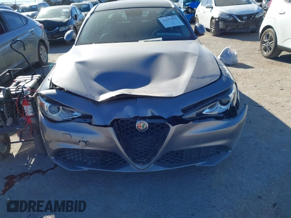 2018 Alfa Romeo Giulia with VIN ZARFAEBN0J7575095, listed as a IAAI auction lot 41257535 with 1 mi miles. Bid and sale history available at carsss.com. Image 6.