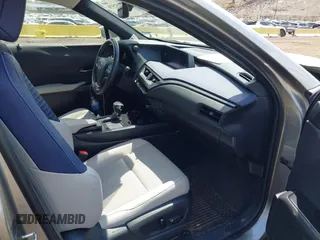 2022 Lexus UX 250h z VIN JTHP9JBHXN2054896, wystawiony jako IAAI lot #42152570 z przebiegiem 35 546 mil mil oraz . Historia ofert i sprzedaży dostępna na DreamBid. Obrazek 5.