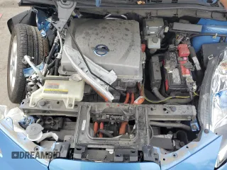2013 Nissan LEAF SV z VIN 1N4AZ0CPXDC418210, wystawiony jako Copart lot #50837105 z przebiegiem Nie podano mil oraz Szkody całkowita. Historia ofert i sprzedaży dostępna na DreamBid. Obrazek 12.