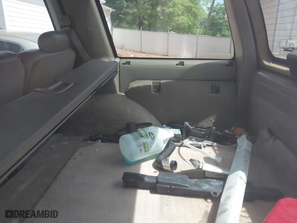 1996 Chevrolet Tahoe with VIN 1GNEK13R4TJ340094, listed as a IAAI auction lot 42044326 with 178,418 mi miles. Bid and sale history available at carsss.com. Image 12.