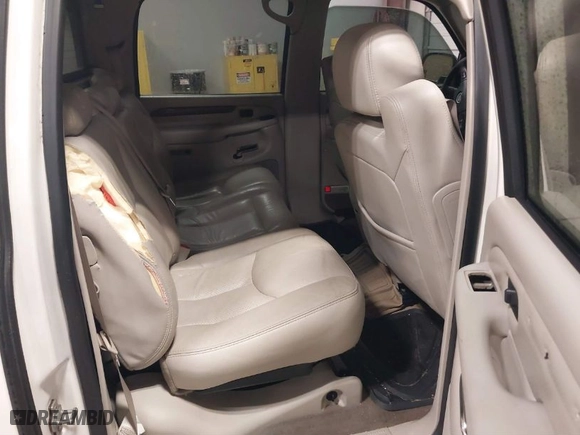 2005 Cadillac Escalade EXT with VIN 3GYEK62N65G222485, listed as a IAAI auction lot 41409741 with 228,916 mi miles. Bid and sale history available at carsss.com. Image 8.