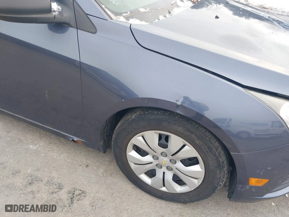 2013 Chevrolet Cruze LS with VIN 1G1PA5SG9D7211819, listed as a IAAI auction lot 41530462 with 75,555 mi miles. Bid and sale history available at carsss.com. Image 6.