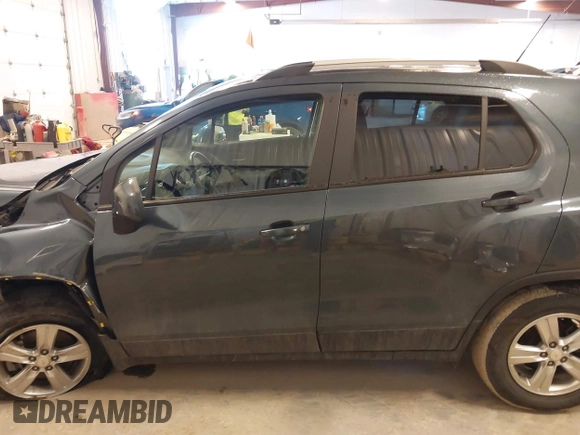 2022 Chevrolet Trax LT with VIN KL7CJPSM5NB561161, listed as a IAAI auction lot 41735792 with 12,136 mi miles. Bid and sale history available at carsss.com. Image 14.