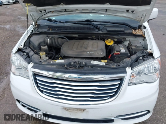 2016 Chrysler Town & Country Touring with VIN 2C4RC1BG3GR187720, listed as a IAAI auction lot 42088954 with 122,127 mi miles. Bid and sale history available at carsss.com. Image 10.