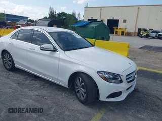 2017 Mercedes-Benz C 300 z VIN 55SWF4JB8HU216366, wystawiony jako IAAI lot #42461634 z przebiegiem 123 546 mil mil oraz . Historia ofert i sprzedaży dostępna na DreamBid. Obrazek 1.