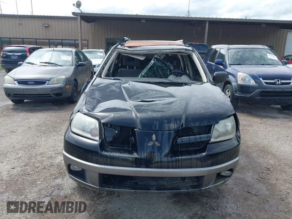 2004 Mitsubishi Outlander SE with VIN JA4LX41F84U042573, listed as a IAAI auction lot 41948529 with 177,738 mi miles. Bid and sale history available at carsss.com. Image 6.