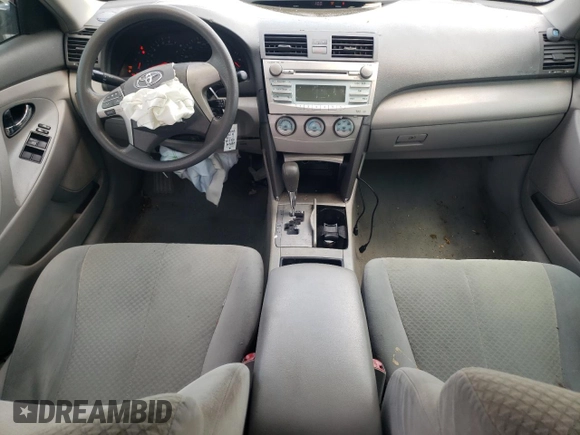 2008 Toyota Camry LE z VIN 4T4BE46K58R034841, wystawiony jako Copart lot #42176215 z przebiegiem Nie podano mil oraz Nie do naprawy • Non repairable. Historia ofert i sprzedaży dostępna na DreamBid. Obrazek 8.