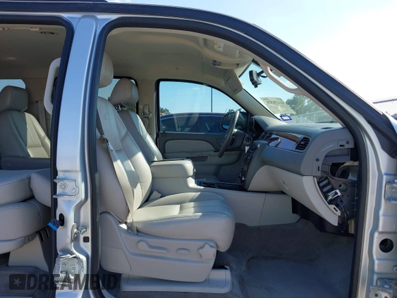 2012 Chevrolet Suburban LT with VIN 1GNSCJE01CR220186, listed as a IAAI auction lot 41476520 with 117,714 mi miles and . Bid and sale history available at DreamBid. Image 5.