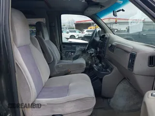 1999 Chevrolet Chevy Van z VIN 1GBFG15M0X1048842, wystawiony jako IAAI lot #41978139 z przebiegiem 188 274 mil mil oraz . Historia ofert i sprzedaży dostępna na DreamBid. Obrazek 5.