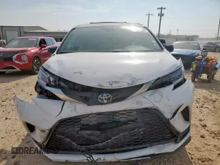 2021 Toyota Sienna XSE with VIN 5TDDRKECXMS011869, listed as a Copart auction lot 60333135 with 77,316 mi miles and Salvage title. Bid and sale history available at DreamBid. Image 5.