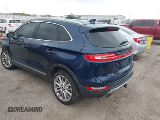 2015 Lincoln MKC z VIN 5LMCJ1A92FUJ36590, wystawiony jako IAAI lot #42130054 z przebiegiem 121 681 mil mil oraz . Historia ofert i sprzedaży dostępna na DreamBid. Obrazek 3.