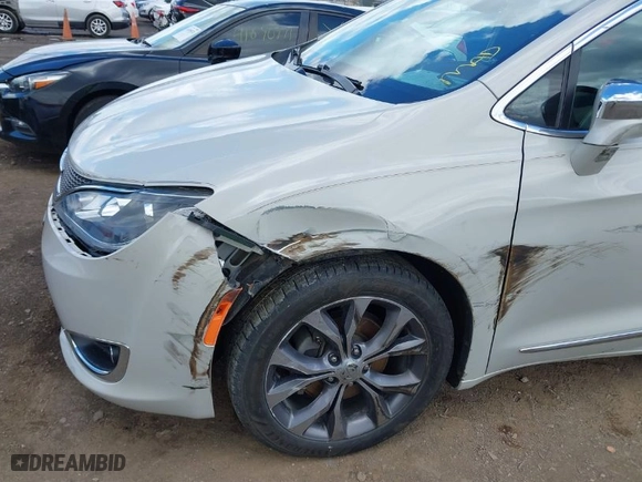 2017 Chrysler Pacifica Limited with VIN 2C4RC1GG6HR768882, listed as a IAAI auction lot 41889479 with 126,874 mi miles. Bid and sale history available at carsss.com. Image 6.