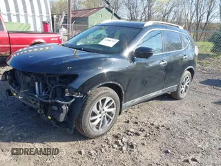 2015 Nissan Rogue SV z VIN 5N1AT2MV5FC909139, wystawiony jako IAAI lot #42085769 z przebiegiem 94 030 mil mil oraz . Historia ofert i sprzedaży dostępna na DreamBid. Obrazek 2.