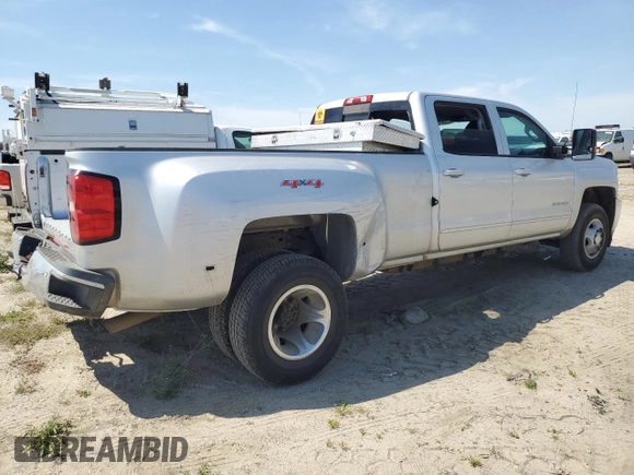 2015 Chevrolet Silverado 3500HD LT z VIN 1GC4KZCG1FF586027, wystawiony jako Copart lot #50064515 z przebiegiem 63 788 mil mil oraz Szkoda całkowita • Salvage title. Historia ofert i sprzedaży dostępna na DreamBid. Obrazek 3.