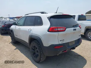 2015 Jeep Cherokee Trailhawk z VIN 1C4PJMBS5FW574102, wystawiony jako IAAI lot #42278805 z przebiegiem 164 250 mil mil oraz . Historia ofert i sprzedaży dostępna na DreamBid. Obrazek 3.
