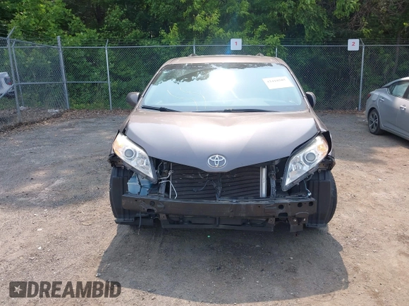 2015 Toyota Sienna XLE with VIN 5TDYK3DC6FS553695, listed as a IAAI auction lot 42418507 with 137,677 mi miles and . Bid and sale history available at DreamBid. Image 12.