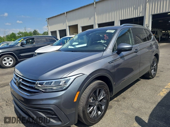2024 Volkswagen Tiguan SE z VIN 3VV3B7AX3RM106966, wystawiony jako IAAI lot #42809081 z przebiegiem 32 302 mil mil oraz . Historia ofert i sprzedaży dostępna na DreamBid. Obrazek 25.