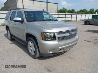 2009 Chevrolet Tahoe LTZ с VIN 1GNFC33009R217272, выставлен на аукционе IAAI как лот 42667388 с пробегом 199 795 миль миль и . История ставок и продаж доступна на DreamBid. Изображение 1.